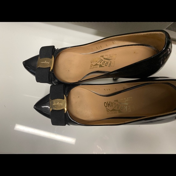 Super elegant Ferragamo’s - Picture 2 of 3